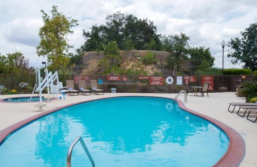 Thousand Oaks House | Summer Travel Getaway! 2 Comfortable Units! With Outdoor Pool, Pets Allowed!
