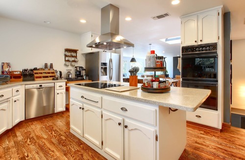 Coarsegold House | Summers@BOM, YosemiteBassLake, Sleeps 22, hottub, MovieGameBilliardsPlay