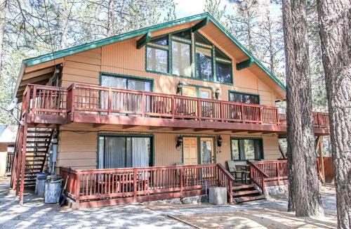 Summit Estates Condo | Summit Escape B - Rustic cabin with a hot tub and barbecue! Wood fireplace! Walk to Slopes!