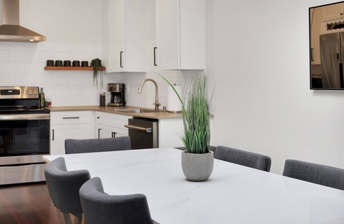 Mount Shasta Hotel | Summit Lofts, Extra Large Executive Suite, #210