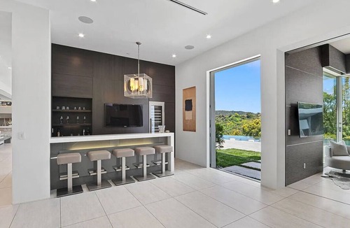 Bel Air House | Summit Serenity: Modern Luxury