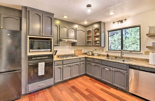 Pollock Pines Cabin | Sun-Dappled Cabin w/ Deck, Fire Pit & Kayaks!