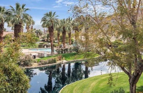 La Quinta House | Sun-drenched golf condo with a lake view!