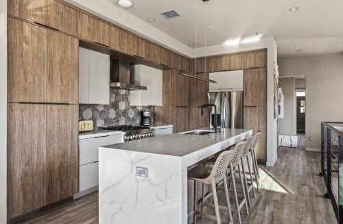 Panorama Heights House | Suncrest by Fieldtrip JT Modern w Pool and Views