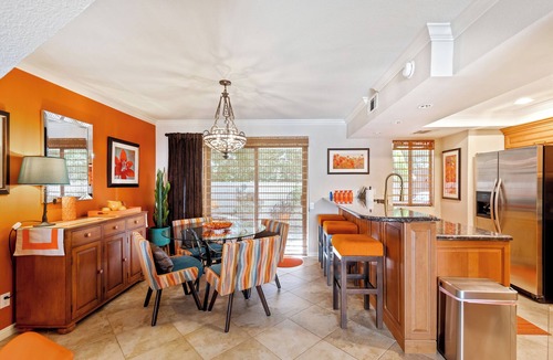 Historic Tennis Club House | Sunkist at 411 | Walking Distance to Downtown PS!