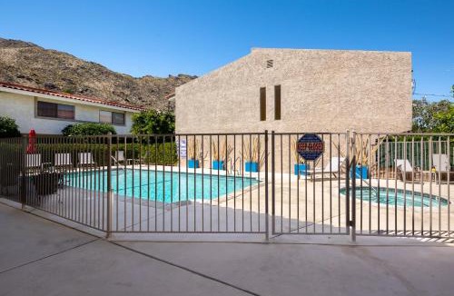 Historic Tennis Club House | Sunkist at 411 - Walking Distance to Downtown PS