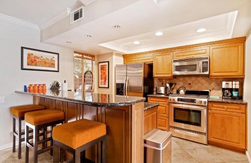 Historic Tennis Club House | Sunkist at 411 - Walking Distance to Downtown PS