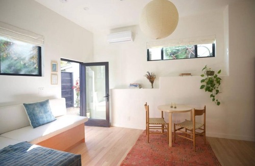 Sunset Junction Apartment | Sunlit Silver Lake Studio for the Holidays