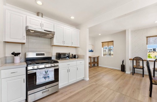 Roseville - Fleet Ridge Apartment | Sunny 2BR - Mins to Ocean, Shops
