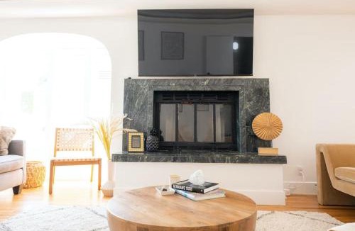 Venice Apartment | Sunny and Stylish 4BE 2BA Venice Beach Oasis