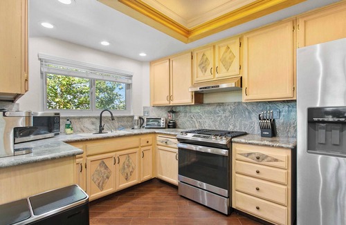 Valle Lindo House | Sunny Cul-de-Sac Retreat! Spacious 1st Floor Master, Flexible Lease #41910