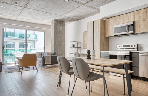 City West Apartment | Sunny Downtown 1BR w/Pool, Gym & W/D near Staples Center, by Blueground