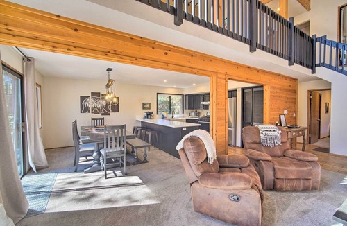 Moonridge House | Sunny Home w/Deck < Half Mi to Bear Mtn Ski!
