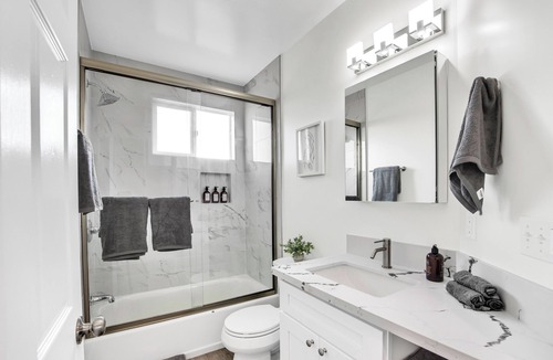 Hawthorne Apartment | Sunny Oasis Near LAX: Perfect for Travelers!