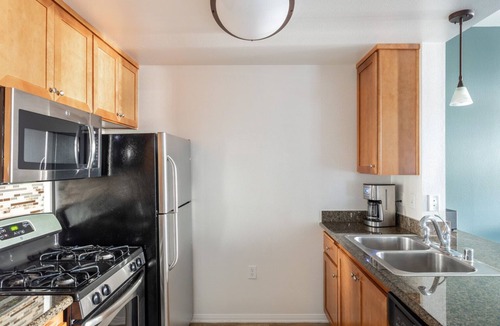 Los Angeles Apartment | Sunny Playa Del Rey 1BR w/Balcony, Pool, Gym + Sky lounge by Blueground