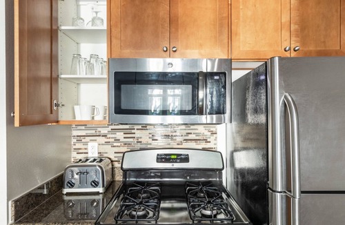 Los Angeles Apartment | Sunny Playa Del Rey 1BR w/Balcony, Pool, Gym + Sky lounge by Blueground