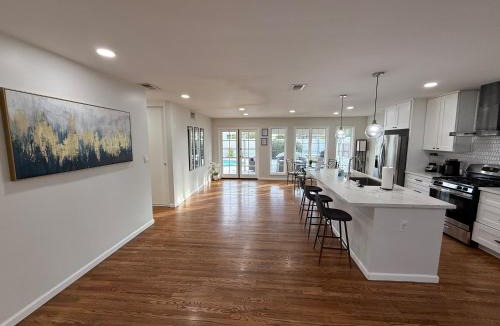 Grantville House | Sunny San Diego, Entire home, Pool, Free Parking, BBQ, Pets allowed, family neighborhood!