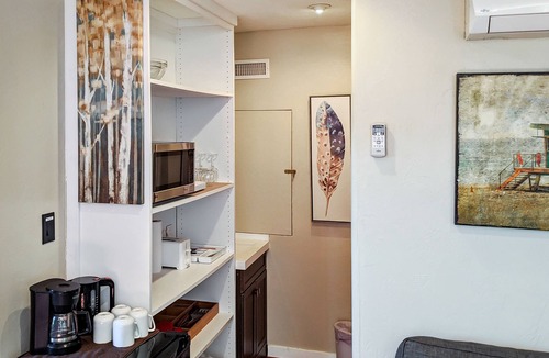 Middletown House | Sunny San Diego Gem w/Private Hot Tub & Patio