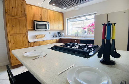 Rowland Heights House | Sunny Socal Pool House near Disney