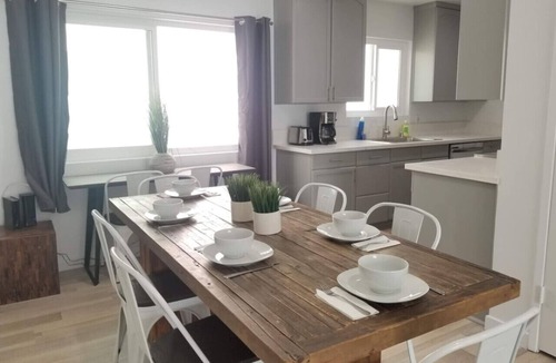 Marina Peninsula Apartment | Sunny & Spacious 3 Bed - 20 second walk to beach!