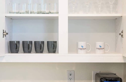Westmont House | Sunny & Stylish Near LA 4BR Home w Desks & Lounge