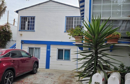 Ocean Park Apartment | Sunny upstairs apartment 6 blocks from beach