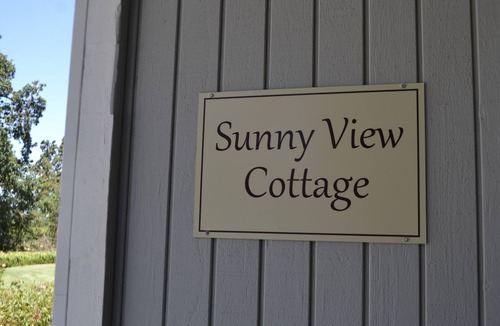 Santa Rosa Cottage | Sunny View Cottage in the Beautiful Wine Country
