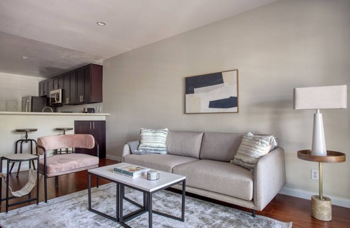 Woodland Hills Apartment | Sunny Woodland Hills 1BR w/Pool & Gym, nr Warner Center, by Blueground
