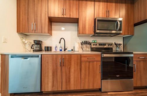 Vernon Apartment | Sunset Blvd 1 Bed Apt in the Heart of Hollywood