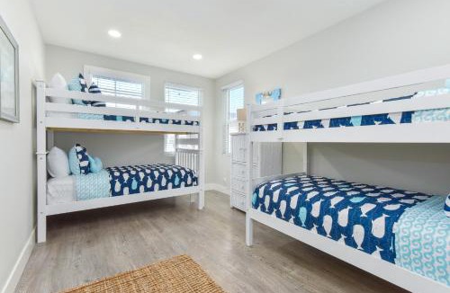 Sunset Beach House | Sunset Island 3 Level Home on the Water sleeps 10