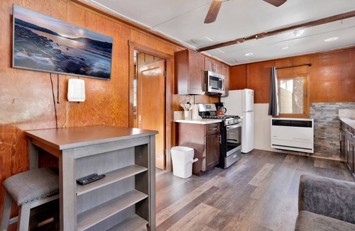 Big Bear Lake Cabin | Sunset Lakeside Couples Cottage at Big Bear Lake