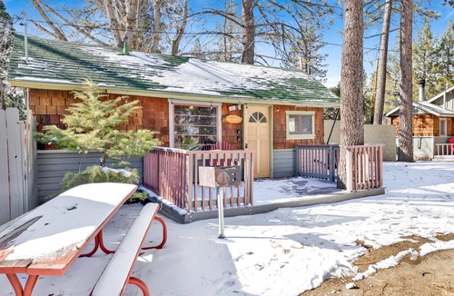 Big Bear Lake Cabin | Sunset Lakeside Couples Cottage at Big Bear Lake