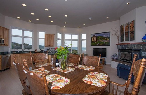 Trinidad House | Sunset Vista - Footsteps to the Beach & Pier!