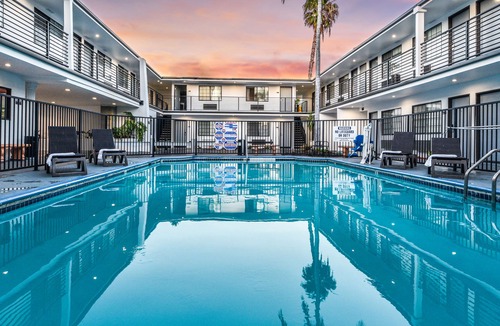 Hollywood Hotel | Sunset West Hotel, SureStay Collection by Best Western