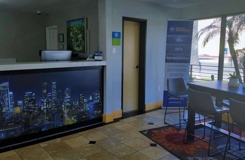 Hollywood Hotel | Sunset West Hotel, SureStay Collection by Best Western
