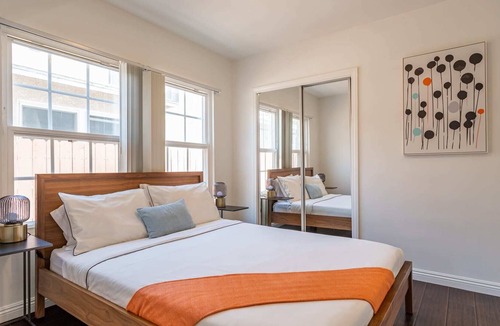 Los Angeles Apartment | Sunshine filled Chic and Cozy Zen 2bd/1ba by LAX:)