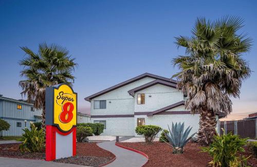 Pacific Hotel | Super 8 by Wyndham Arcata