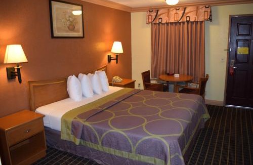 Azusa Hotel | Super 8 by Wyndham Azusa