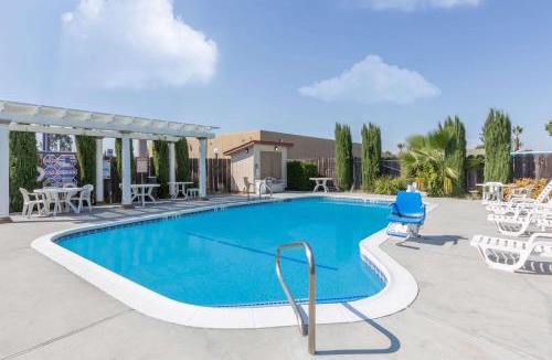Corning Hotel | Super 8 by Wyndham Corning
