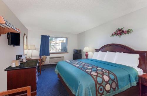 Selma Hotel | Super 8 by Wyndham Selma/Fresno Area