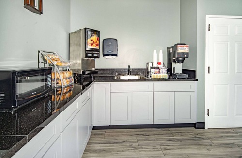 North Hollywood Hotel | Super 8 by Wyndham North Hollywood