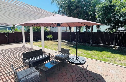 Elk Grove House | Super close to old town Elk Grove, shopping centers and to the parks!