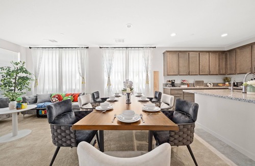 Ontario House | Super Mario/Near the Airport/New