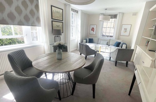 Royal Borough of Kensington and Chelsea Apartment | Super Stylish Living in the Best Location in the Heart of Kensington