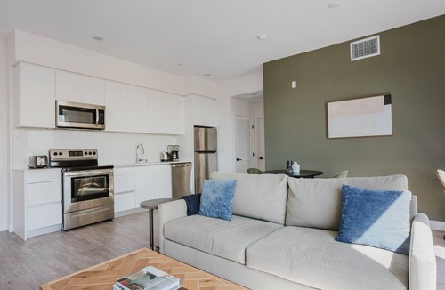 East Pasadena Apartment | Superb 1BR w/Gym & Elev, nr Dining & Hiking