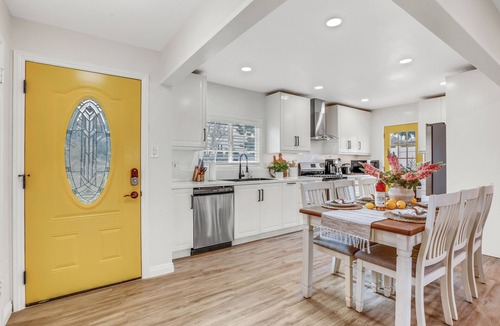 Sherwood Forest and Thistle Development House | Superb Disneyland Oasis: Outstanding Beauty