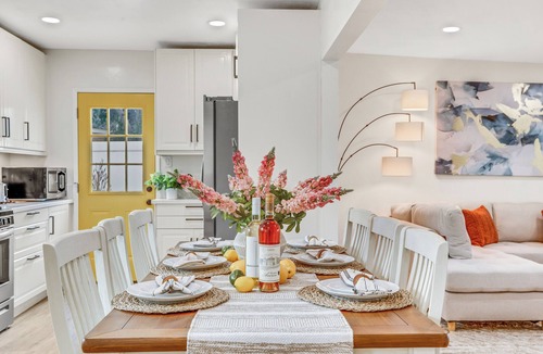 Sherwood Forest and Thistle Development House | Superb Disneyland Oasis: Outstanding Beauty