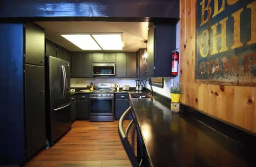Blue Jay Cabin | Superb treetop cabin with Blue Jay Bay view and WiFi in Lake Arrowhead