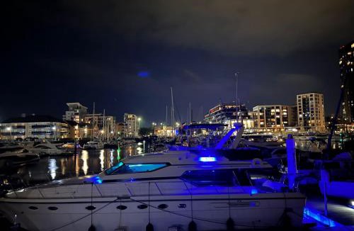 Ocean Village Boat Rental | SUPERYACHT ON TOWN QUAY MARINA, SOUTHAMPTON - Very close to city centre and cruise terminals - free parking included