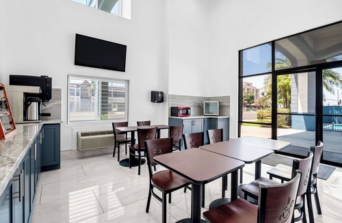 Buena Park Hotel | SureStay Hotel by Best Western Buena Park Anaheim